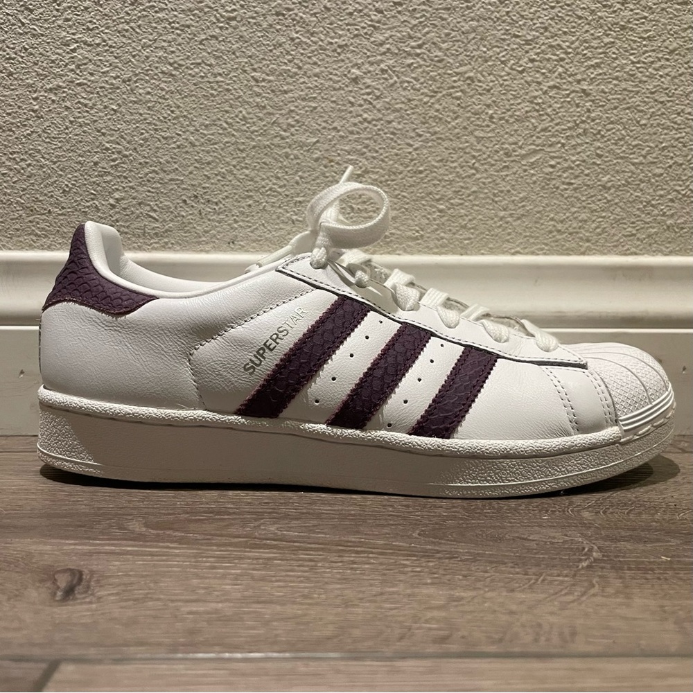 Adidas Superstars Purple Accents - size 7